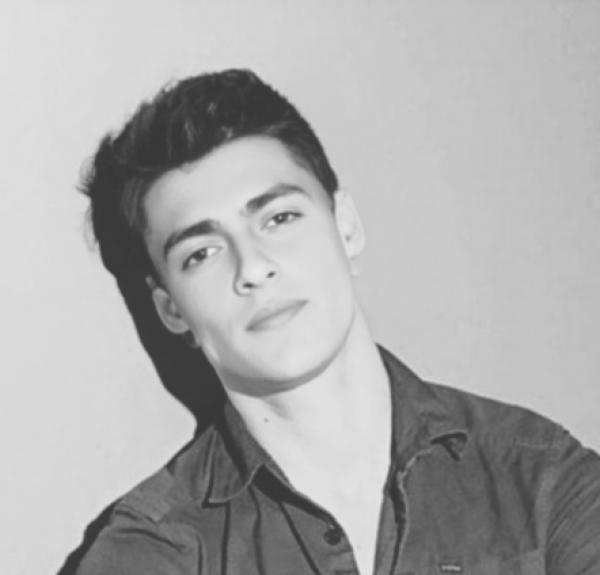 تصویر پروفایل مصطفی