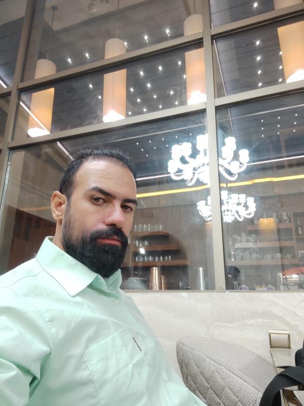 تصویر پروفایل علی