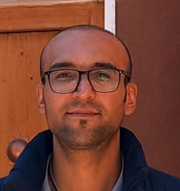 تصویر پروفایل علی