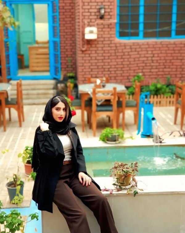 تصویر پروفایل طناز