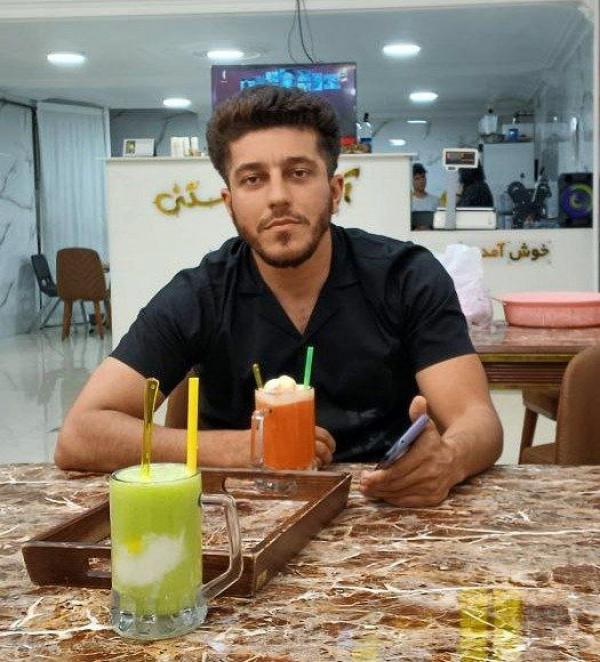 تصویر پروفایل علی